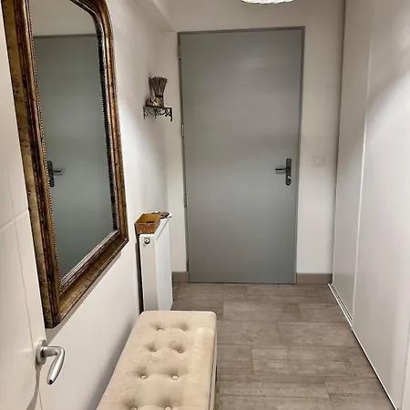 Typique Bois Sur Pilotis فيلة لا تاسْتْ دو بوك